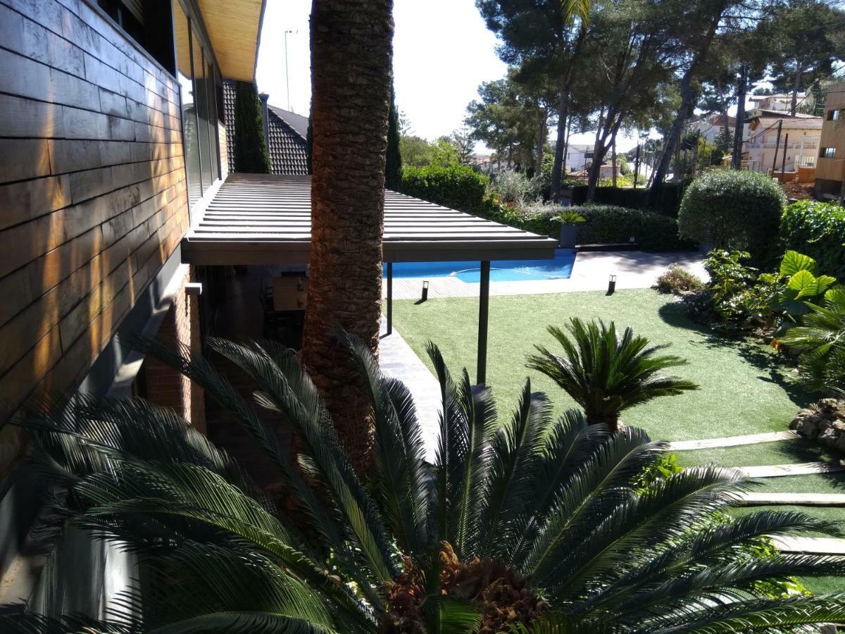 Villa Del Bosque 卡斯特尔德费尔斯 外观 照片